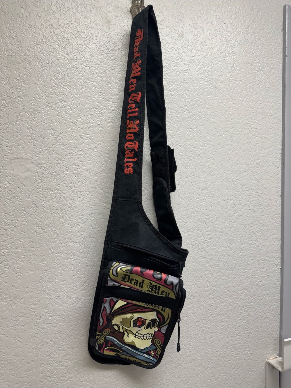 Black 'Dead Men Tell No Tales' Sling Bag with Red Script - Men's Crossbody
